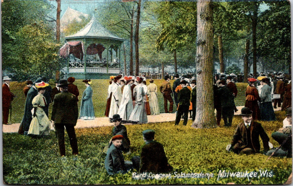 WI, MILWAUKEE - Band Concert Soldiers Home, people, gazebo postcard - G03326