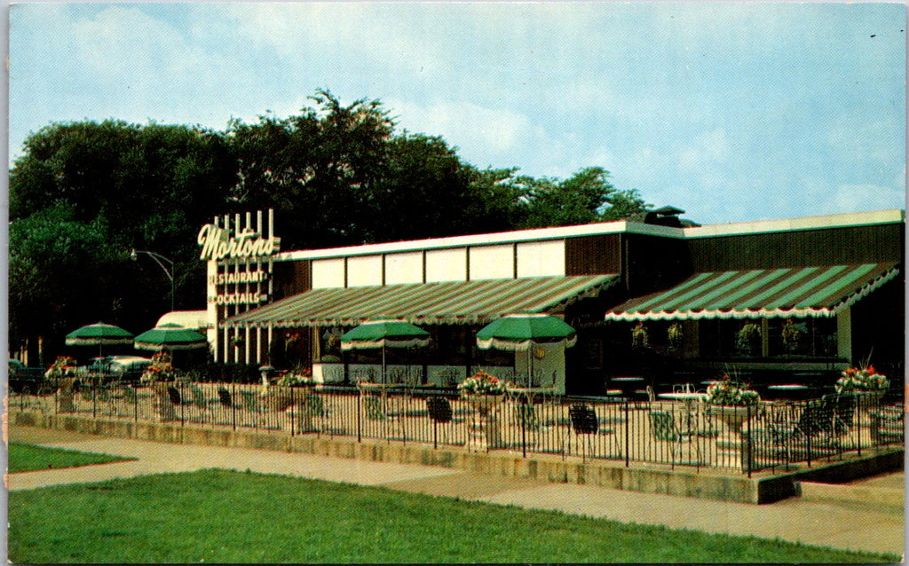 IL, CHICAGO - Mortons Restaurant postcard - G18018