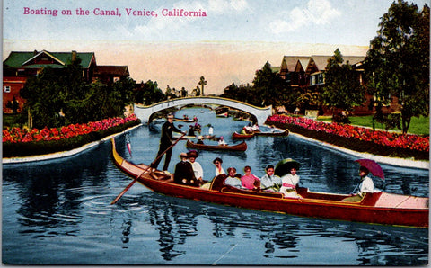 CA, VENICE - Canal view with long boats and passengers postcard - GR0133