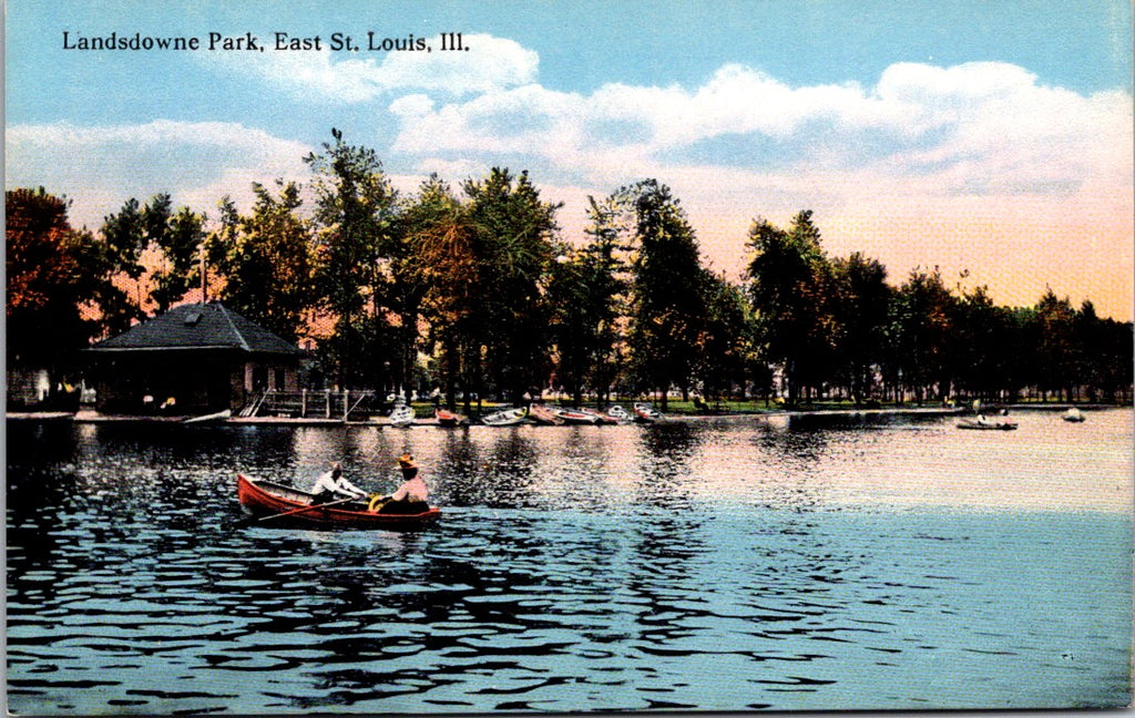 IL, EAST ST LOUIS - Landsdowne Park with building postcard - J03171