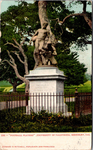 CA, BERKELEY - FOOTBALL PLAYERS monument @Univ of Cal postcard - J04183
