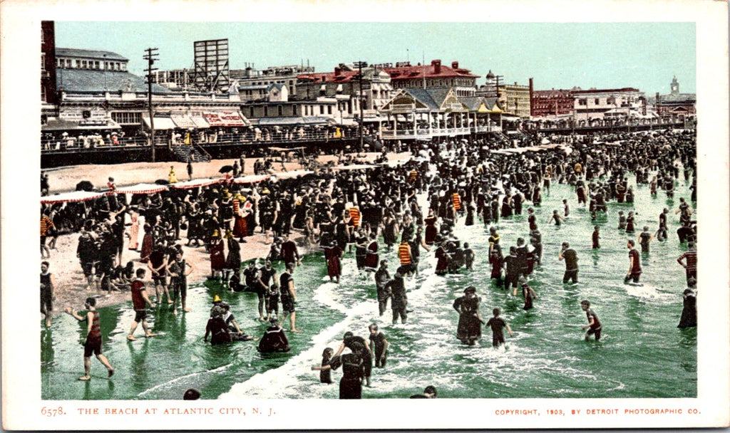 NJ, ATLANTIC CITY - beach and shoreline - Detroit Photographic postcard -  K03287