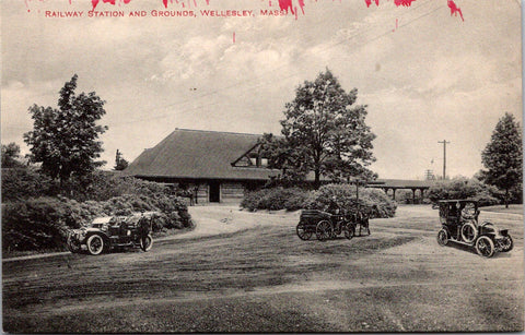 MA, Wellesley - Railway Station, Grounds, old cars postcard - K04192