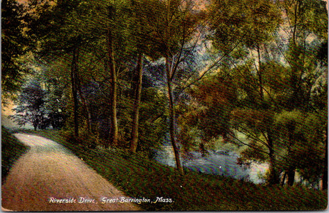 MA, GREAT BARRINGTON - Riverside Drive postcard - MA0141