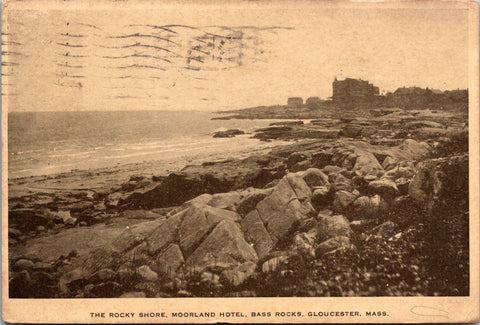 MA, GLOUCESTER - Moorland Hotel, shoreline, Bass Rocks postcard - MB0245