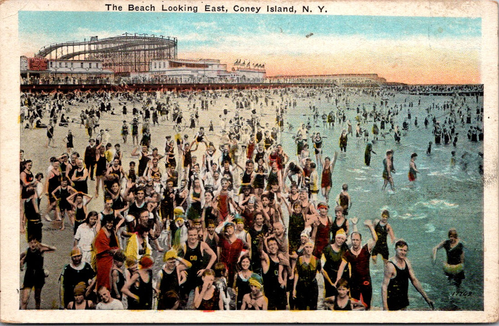 NY, CONEY ISLAND - Beach, people, roller coaster postcard - NL0111