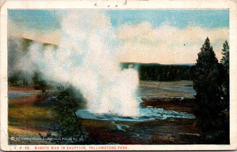 WY, YELLOWSTONE - Minute Man in Eruption, Yellowstone Park postcard - NL0585