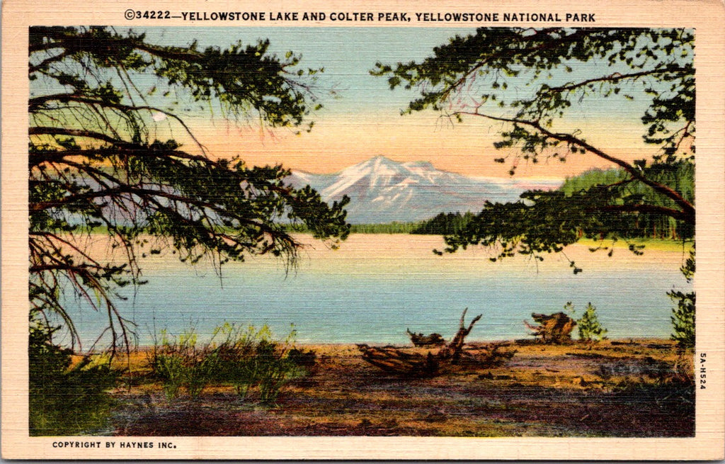 WY, YELLOWSTONE - Yellowstone Lake & Colter Peak, Yellowstone Park postcard - NL0592