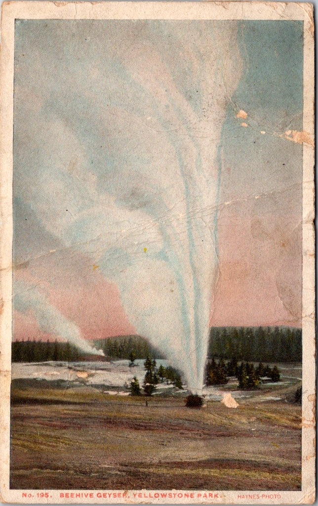 WY, YELLOWSTONE - Beehive Geyser, Yellowstone Park postcard - NL0595