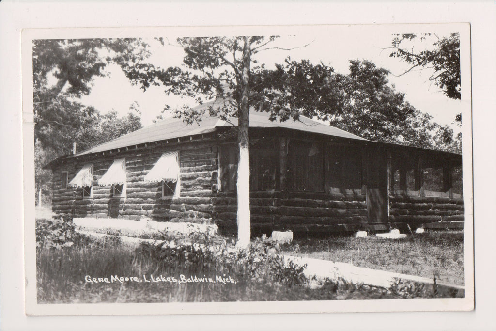MI, BALDWIN - Gene Moore, L Lakes - log building RPPC postcard - R00352