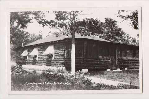 MI, BALDWIN - Gene Moore, L Lakes - log building RPPC postcard - R00352