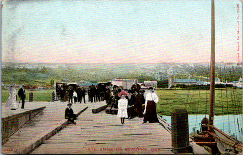 Canada - STE ANNE de BEAUPRE, QC - Pier with people posing postcard - R00546