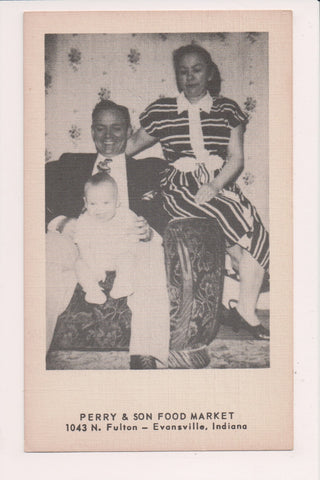 IN, EVANSVILLE - Perry & son Food Market (family pix) postcard - SL2603