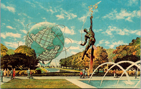 NY, New York - Worlds Fair 1964-65 - Unisphere and statue postcard - W00405