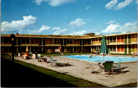 WI, Wausau - Holiday Inn - 1967 postcard - w00428