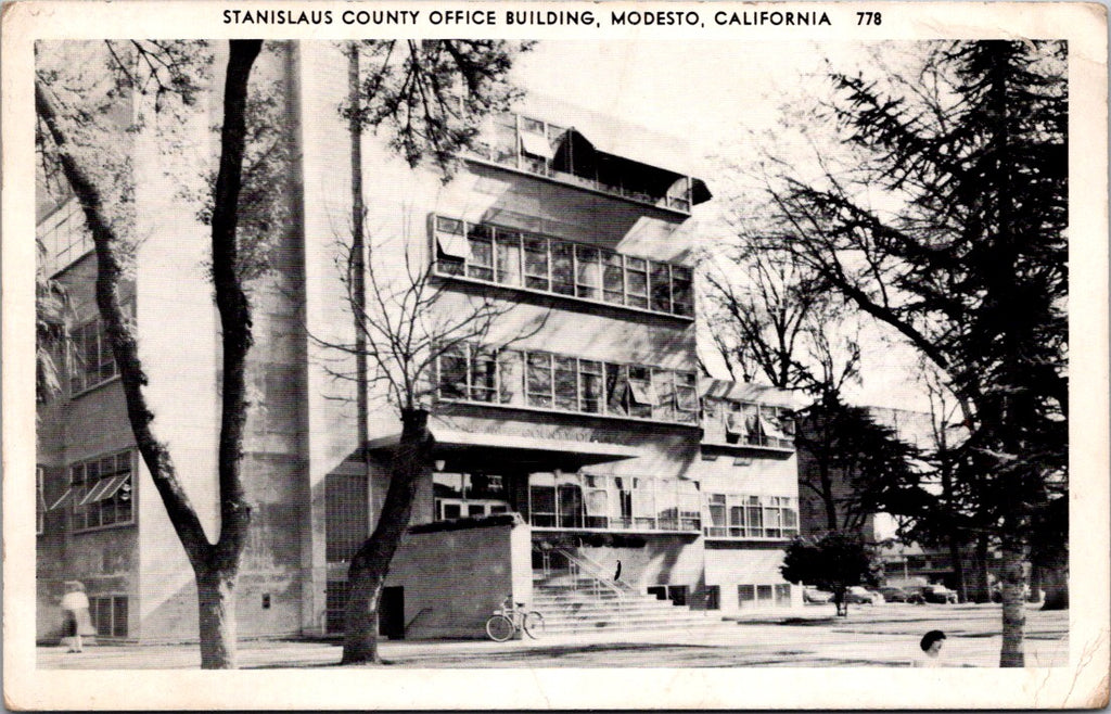CA, MODESTO - Stanislaus County Office Bldg - 1948 postcard - w00837