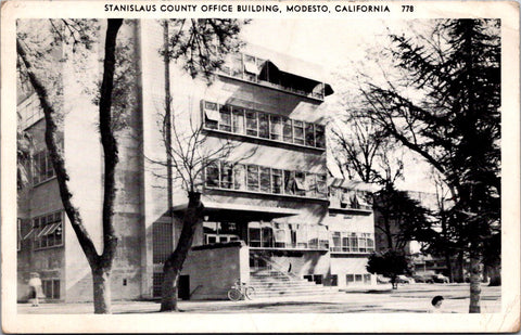 CA, MODESTO - Stanislaus County Office Bldg - 1948 postcard - w00837