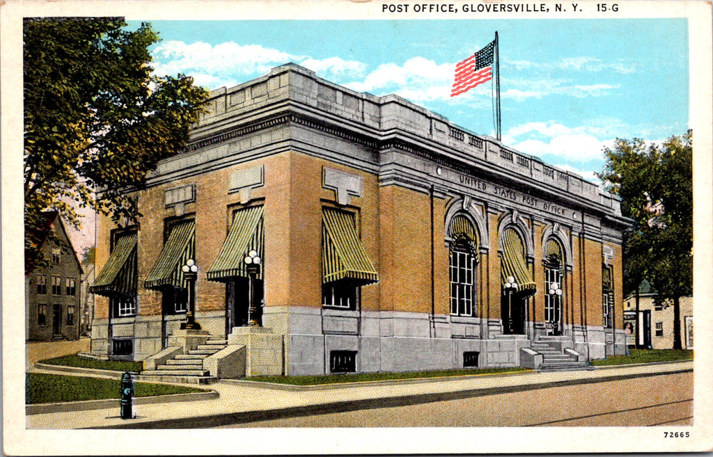 NY, GLOVERSVILLE - Post Office postcard - w01998
