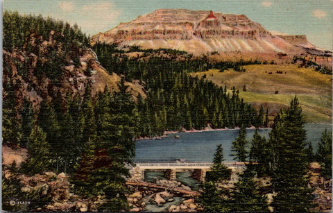 WY, YELLOWSTONE - Beartooth Lake and Butte, Yellowstone Park postcard - WK0275