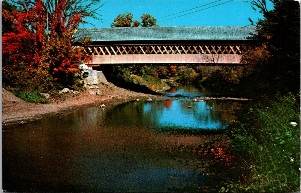 VT, WOODSTOCK - Covered Bridge postcard - wK0337