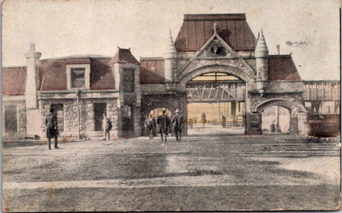 IL, Chicago - Union Stock Yards entrance, people postcard - 2k0171