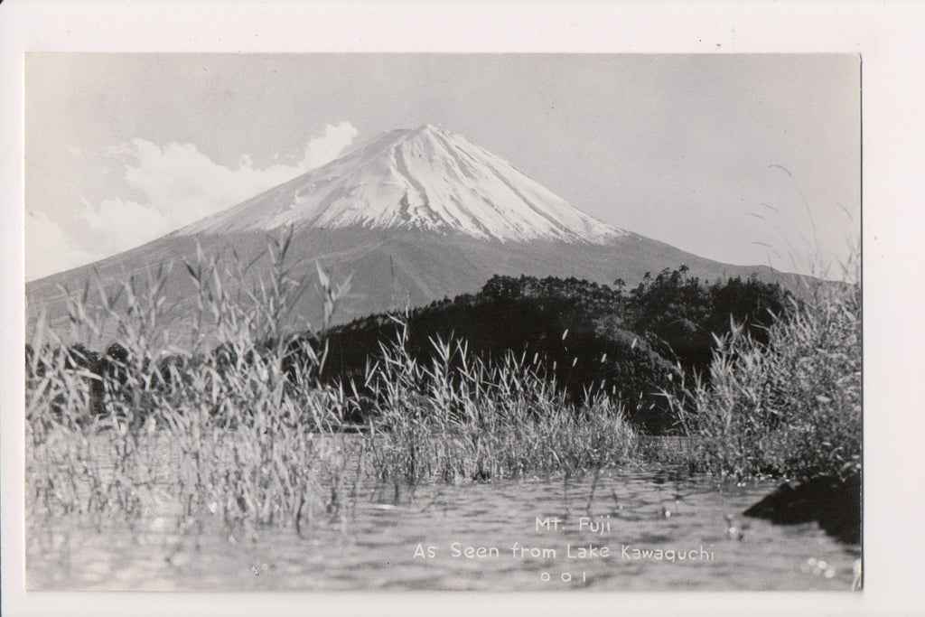 Foreign postcard - MT FUJI, Japan from Lake Kawaquchi - RPPC - 2k0285