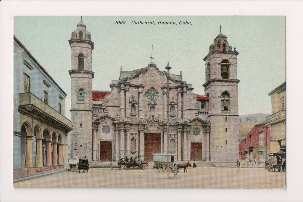 Foreign postcard - HAVANA, Cuba - CATHEDRAL, people, carts etc - 2k0129