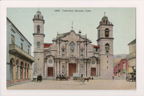 Foreign postcard - HAVANA, Cuba - CATHEDRAL, people, carts etc - 2k0129
