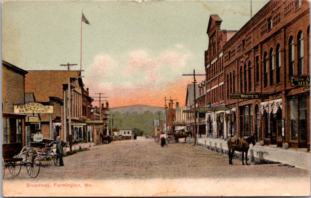 ME, Farmington - Broadway, Fred W Knox Variety - G W Morris postcard - 2k0766