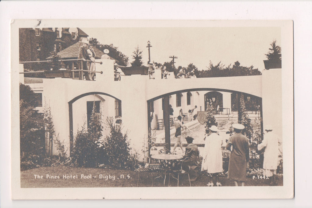 Canada - Digby, NS - Pines Hotel, pool, people - 1946 RPPC - 500635