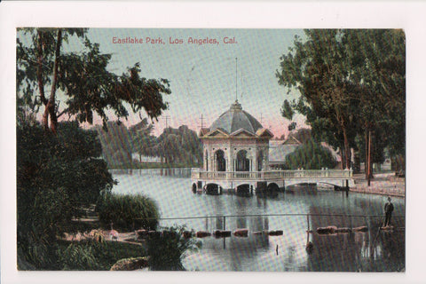 CA, LOS ANGELES - Eastlake Park, gazebo, man - Newman postcard - A04099