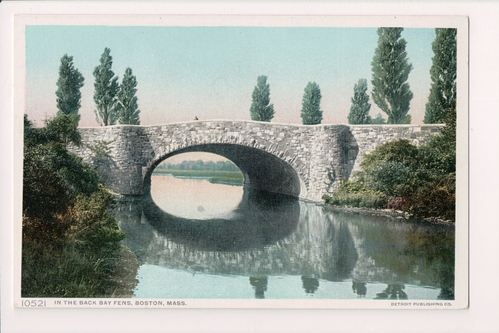 MA, BOSTON - stone bridge in Back Bay Fens postcard - A17278
