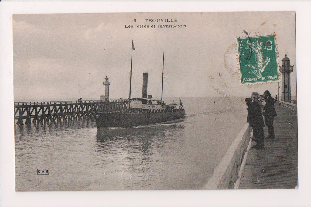Ship Postcard - TROUVILLE - at port, Lighthouse - A19214