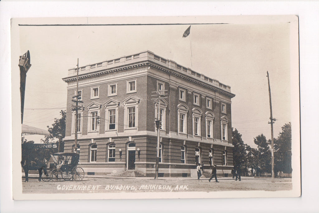 AR, HARRISON - Government Bldg, clear Horse and Buggy - RPPC - B06014