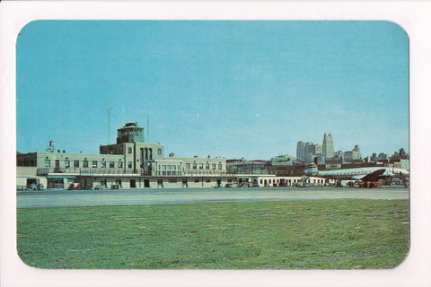 MO, Kansas City - Municipal Airport postcard - 500172