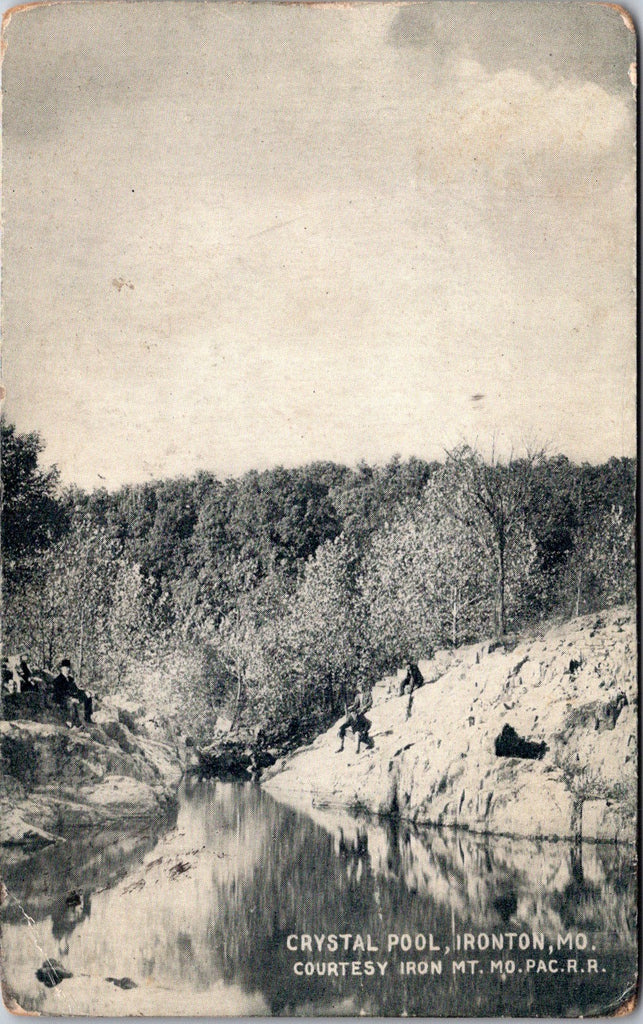 MO, Ironton - Crystal Pool - men on rocks postcard - B05290