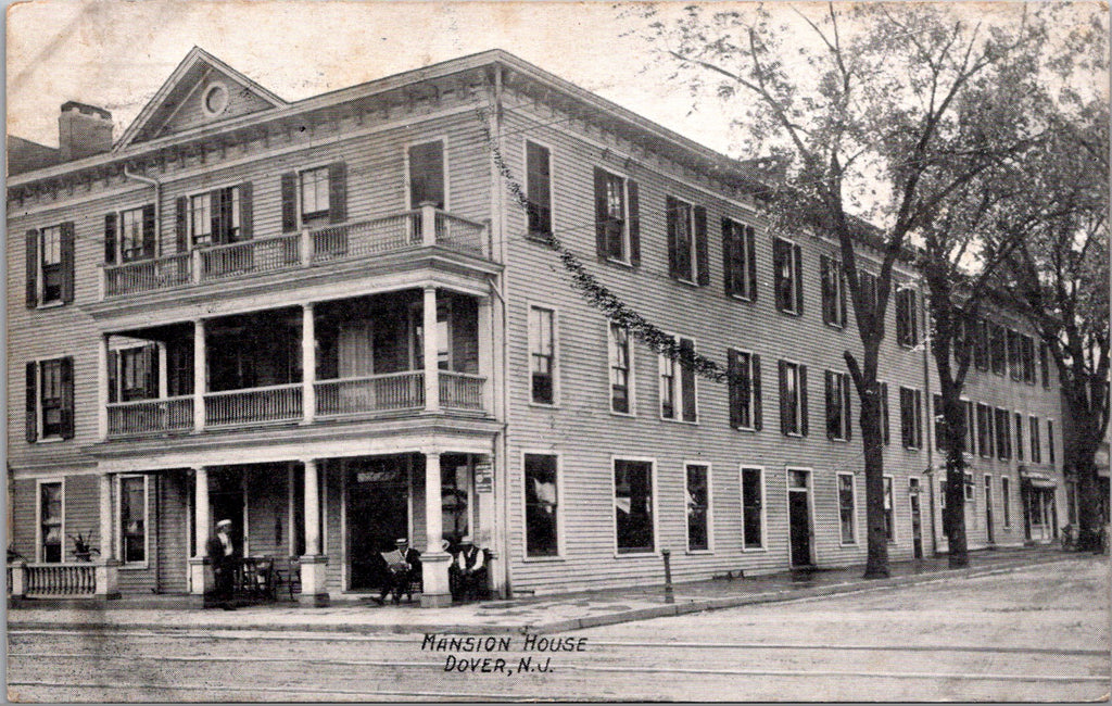 NJ, DOVER - Mansion House building, men - 1910 postcard - B10017