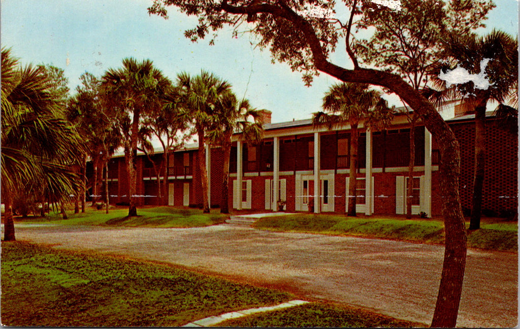 SC, Hilton Head Island - The Adventure Inn postcard - B18118