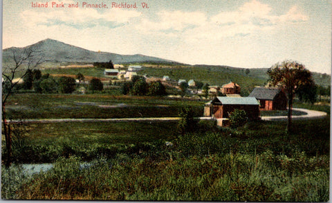 VT, RICHFORD - Island Park and Pinnacle including buildings postcard - C17282