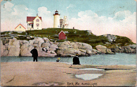 ME, York - Lighthouse, Light House and people postcard - C17492