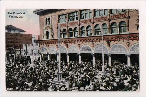 CA, Venice - bunches of people in the street postcard - C17908