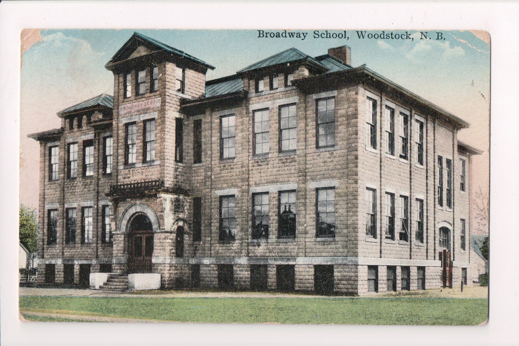 Canada - Woodstock, NB - Broadway School (CARD SOLD) - B11035