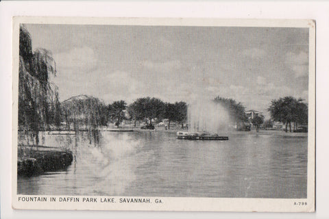 GA, Savannah - Daffin Park Lake, Fountain - cr0400