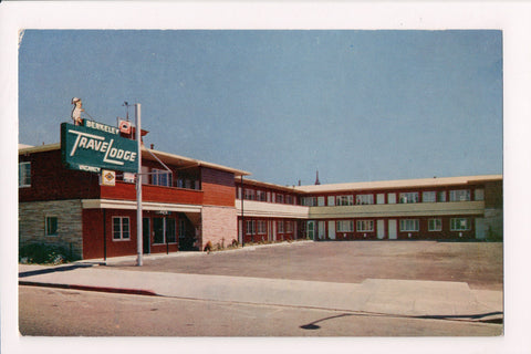 CA, Berkeley - Travelodge - older postcard - D08106