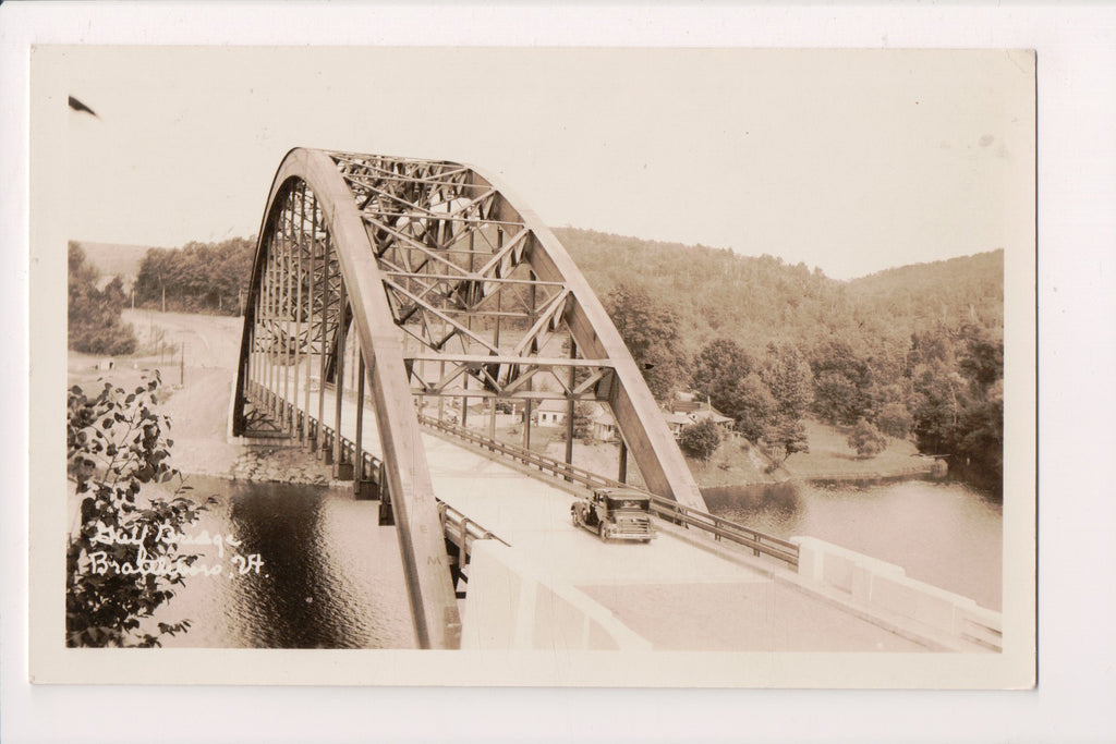 VT, BRATTLEBORO - Gulf Bridge, old car, gas station - RPPC - D18141