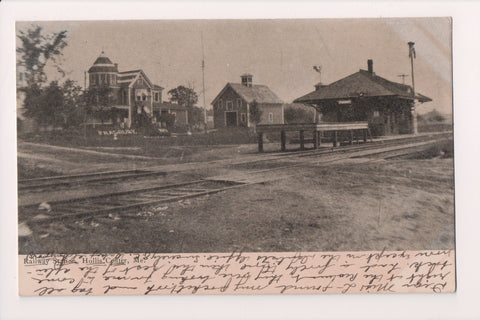 ME, Hollis Center - Railway Station, train tracks, house etc postcard - E10001
