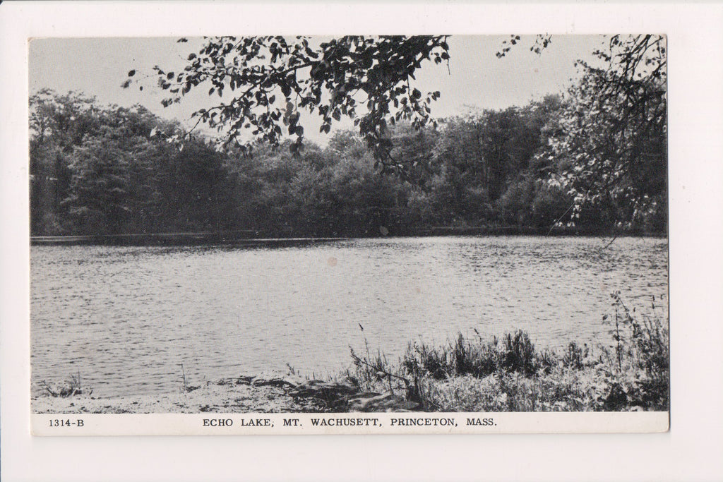 MA, Princeton - Echo Lake, Mt Wachusett postcard - G06079