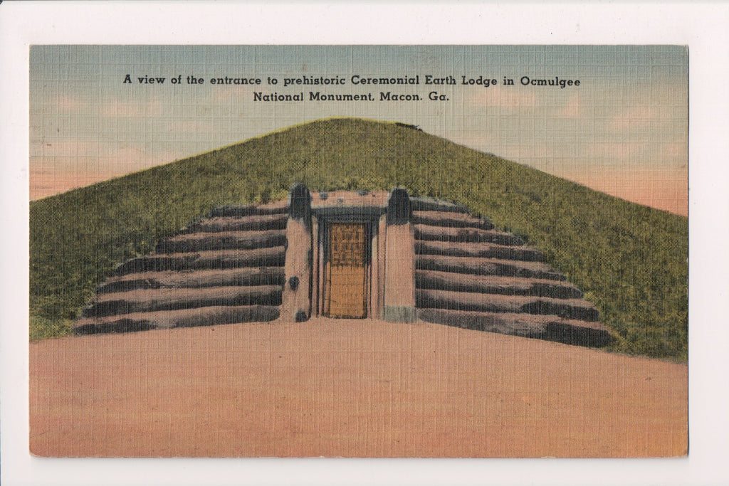 GA, Macon - Ceremonial Earth Lodge entrance in Ocmulgee - G17036