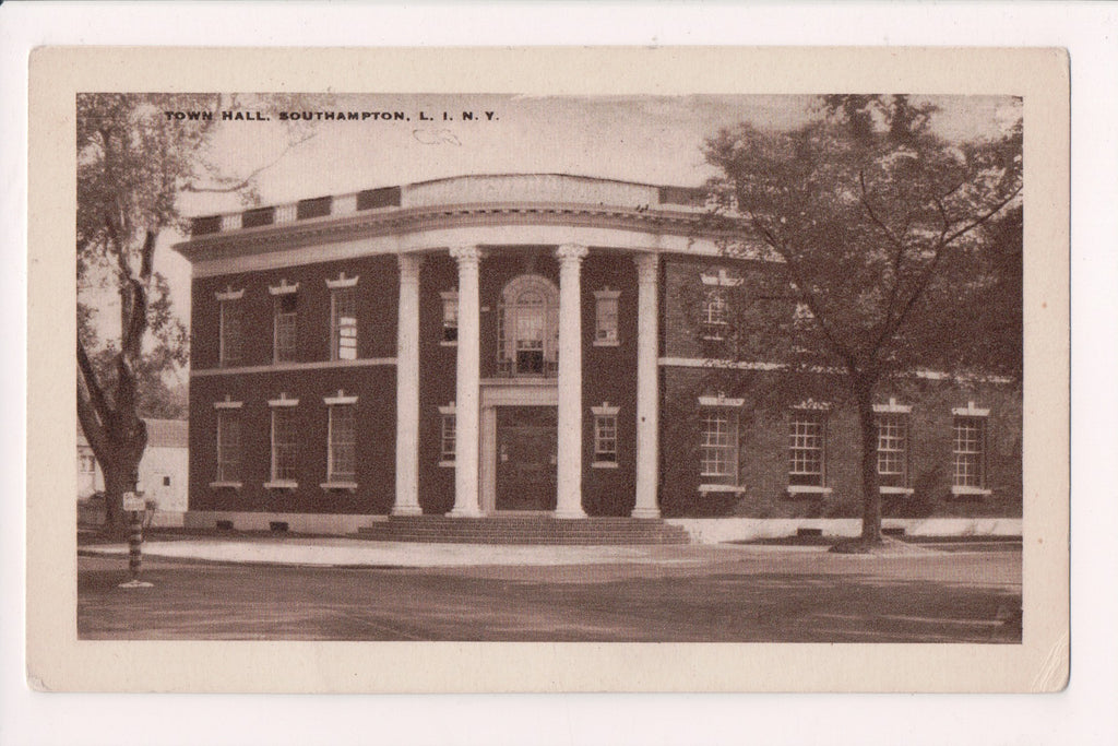 NY, SOUTHAMPTON - Town Hall, Long Island postcard - G18072