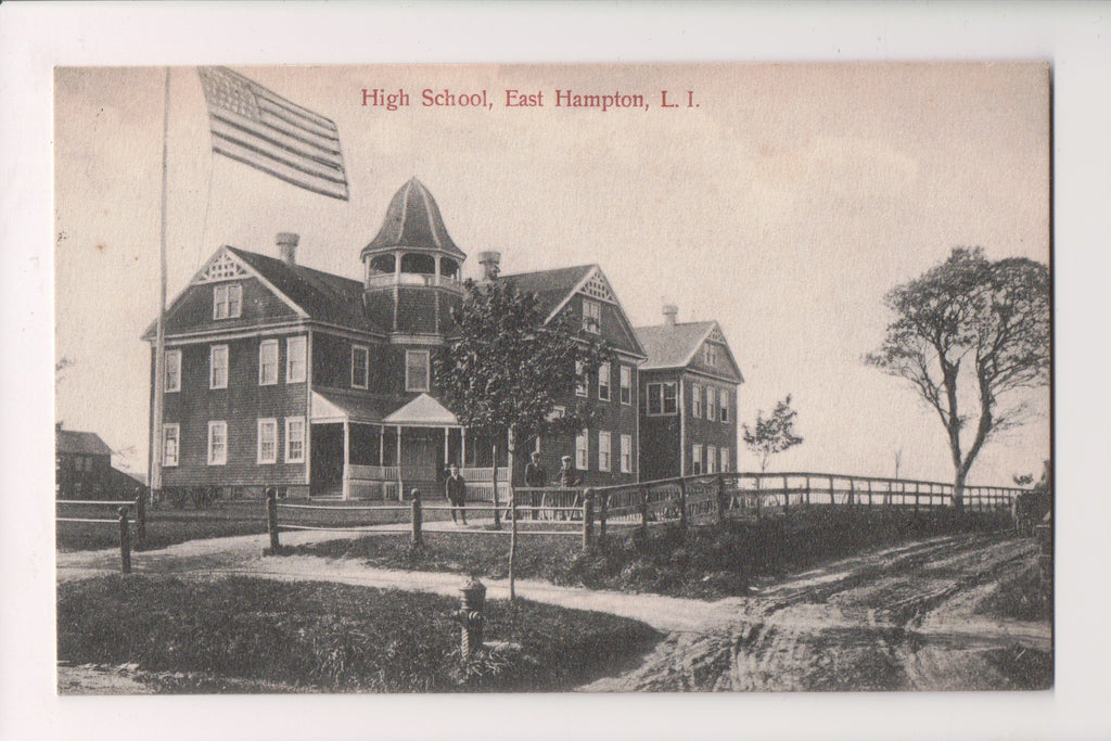 NY, EAST HAMPTON - Long Island - High School, fire hydrant - G18135